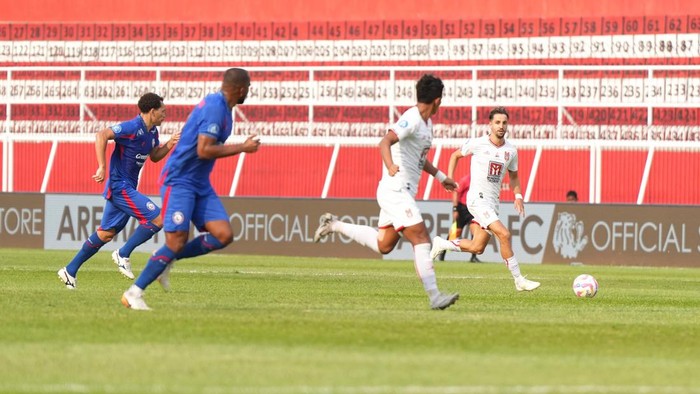  Arema FC Bangkit, Kalahkan Malut United 3-1