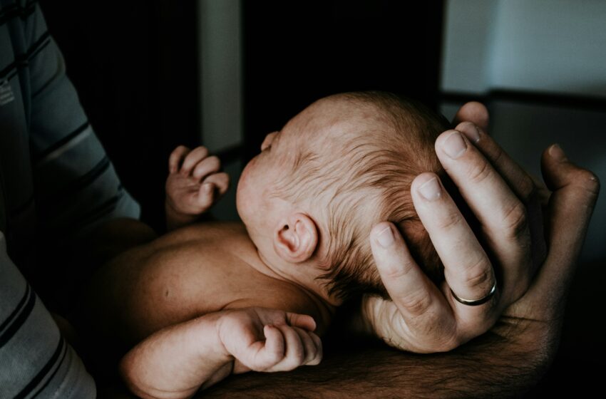  Cara Mengatasi Bintik Merah pada Kulit Bayi