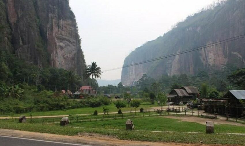  Keindahan Lembah Harau, Jejak Lautan Purba di Sumatera Barat