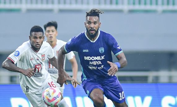  Ogkmpoe Selamatkan Persita dengan Gol di Menit Akhir