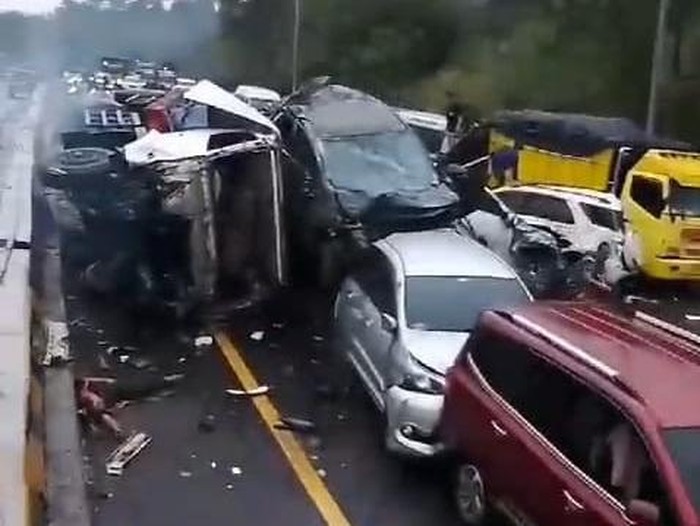  Rem Blong Penyebab Kecelakaan Beruntun di Tol Cipularang