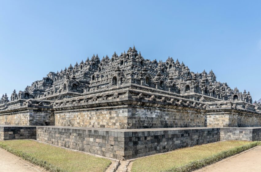  Ini Perbedaan Trio Peninggalan Sejarah Candi, Relief, dan Prasasti