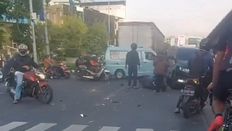  Truk Tronton Tabrak 8 Kendaraan di Slipi, Satu Tewas