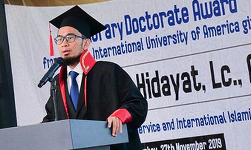  Profil Ustaz Adi Hidayat: Calon Pengganti Miftah Maulana