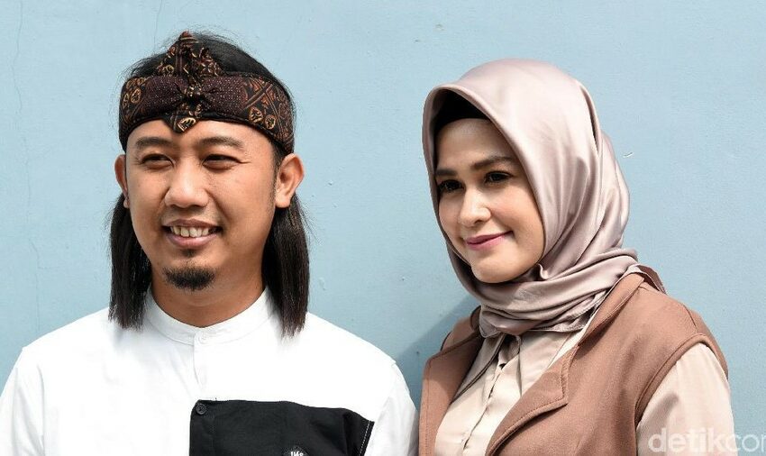  Ade Jigo Berduka, Calon Buah Hati Wafat di Kandungan