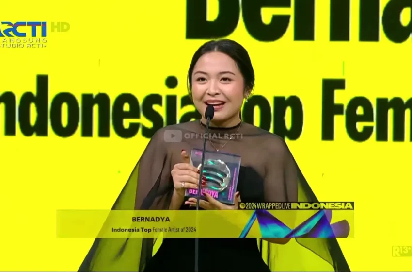  Bernadya Dinobatkan Sebagai Top Female Artist 2024