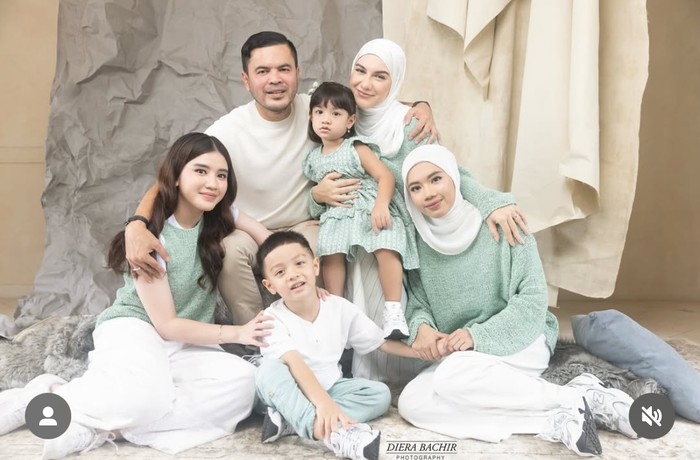  Pemotretan Irish Bella dan Haldy Sabri Bersama 4 Anak