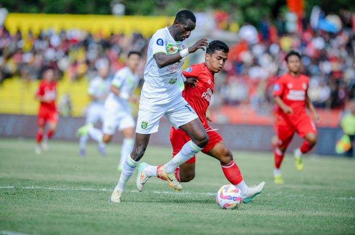  Semen Padang dan Persebaya Berbagi Poin dalam Laga Sengit