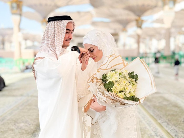  Kisah Pernikahan Indah Zumi Zola di Masjid Nabawi