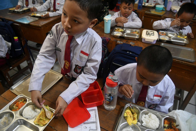  Program Makan Bergizi Tak Ada Susu, Hemat Anggaran?