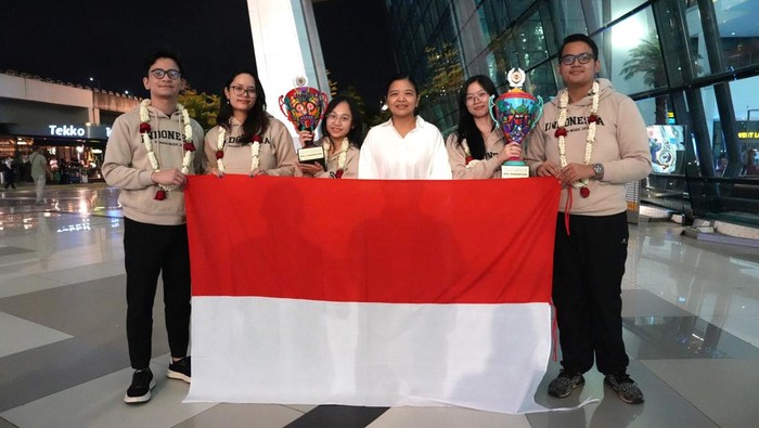  Tim Indonesia Raih Dua Penghargaan Debat Internasional