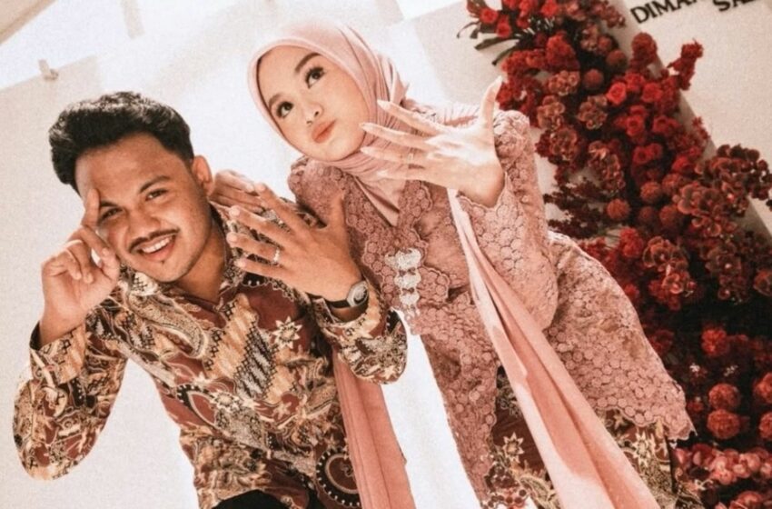  Salma Salsabil dan Dimansyah Laitupa Resmi Bertunangan