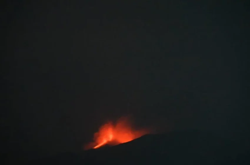  Gunung Ibu Erupsi, Kolom Abu Capai 1.000 Meter
