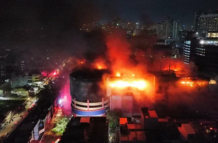  Kebakaran Hebat Glodok Plaza, Api Susah Padam