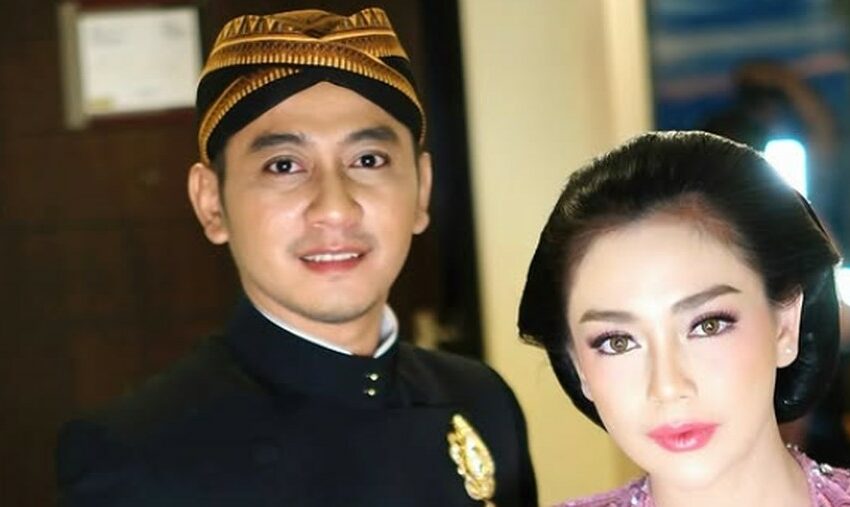  Celine Evangelista Raih Gelar Keraton Solo Didampingi Sosok Pria