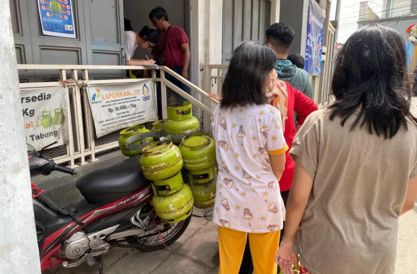  Antrian Panjang LPG 3 Kg di Bandung, Ini Sebabnya