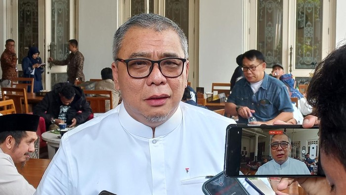 KPK Geledah Rumah Ahmad Ali, Sita Uang dan Barang Mewah