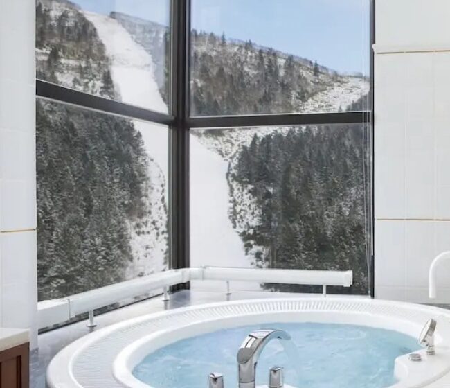  Definisi “Cool” yang Sesungguhnya, Hotel Es di Jepang yang Cuma Ada Setahun Sekali